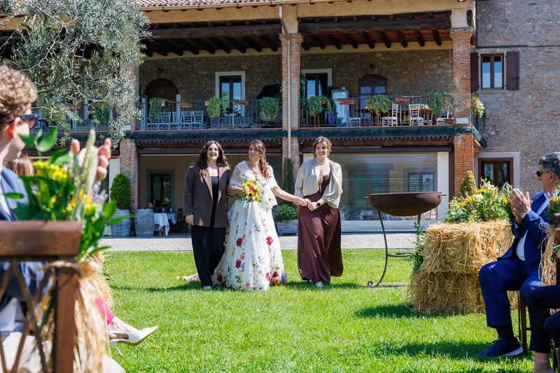 Katy e Dupe a Cascina Carretto – la cerimonia sotto il pergolato, foto 5