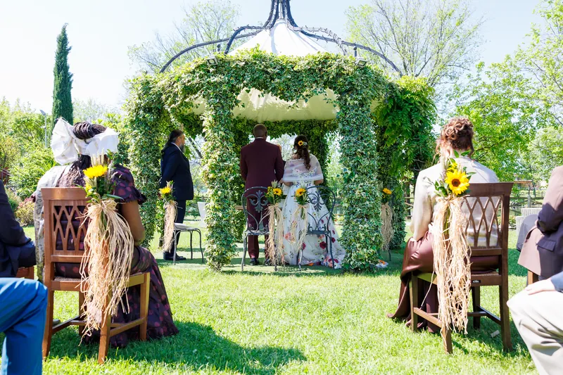 Katy e Dupe a Cascina Carretto – la cerimonia sotto il pergolato, foto 10