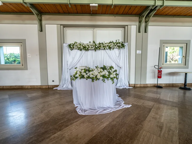 Antonios e Maria a Cascina San Carlo – il salone e la tavola, foto 3