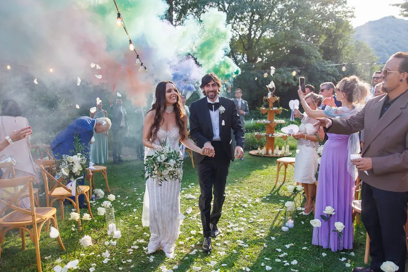 Valeria e Stefano a Castello di Clanezzo – l’uscita tra i fumogeni, foto 1
