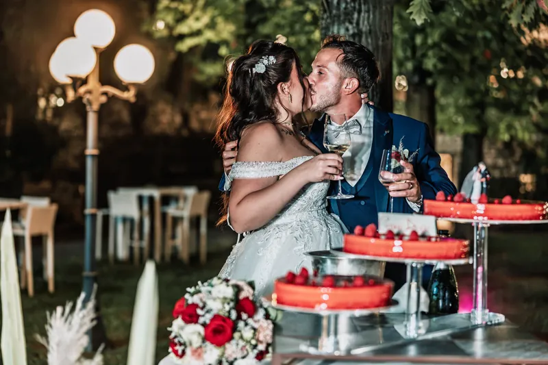 Chiara e Diego a Castello Malvezzi – torta e serata in giardino, foto 4
