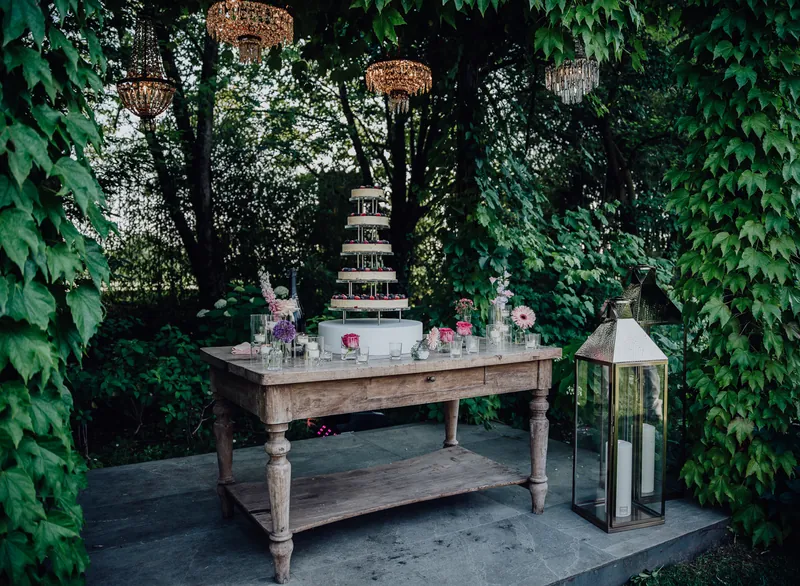Andrea e Michelle a Corte Piovanelli – torta e bouquet in giardino, foto 4
