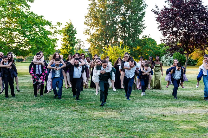 Gloria e Davide a Corte Poli – gli amici in giardino, foto 1
