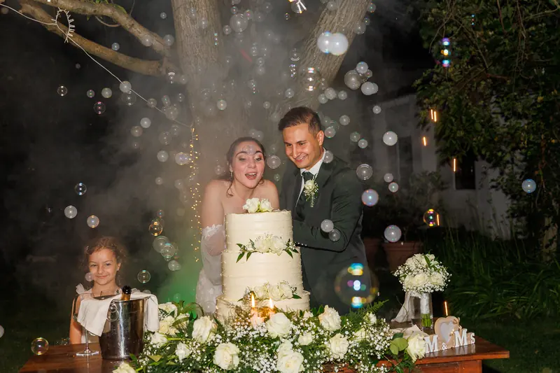 Gloria e Davide a Corte Poli – la torta e il lancio del bouquet, foto 2