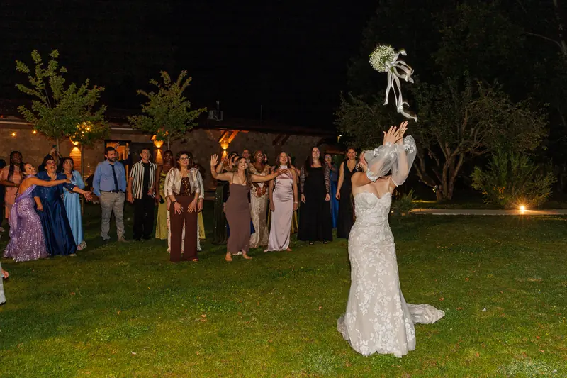 Gloria e Davide a Corte Poli – la torta e il lancio del bouquet, foto 5