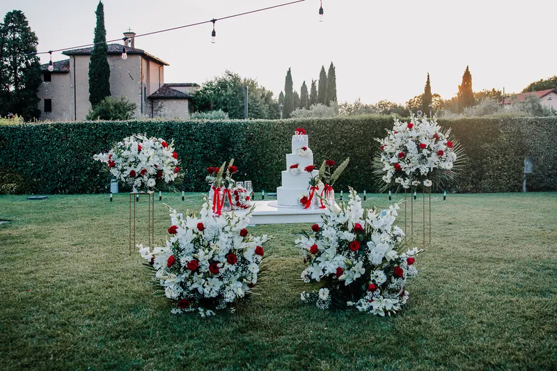 Alessia e Raffaele a Villa Giardino – la torta in giardino, foto 1