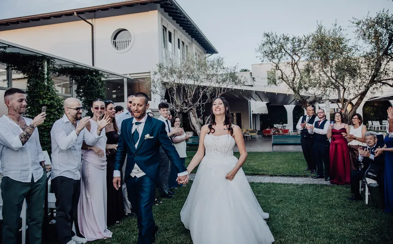 Alessia e Raffaele a Villa Giardino – la torta in giardino, foto 3