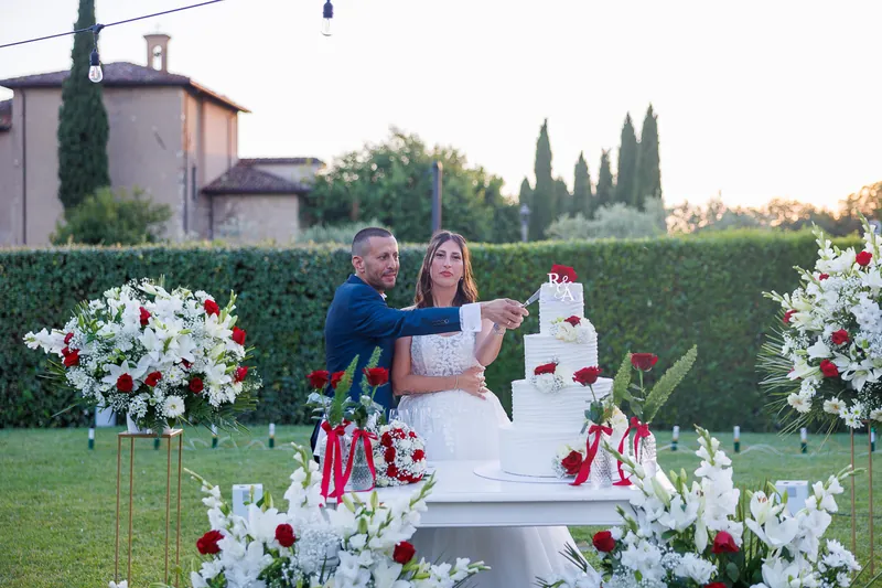 Alessia e Raffaele a Villa Giardino – la torta in giardino, foto 4