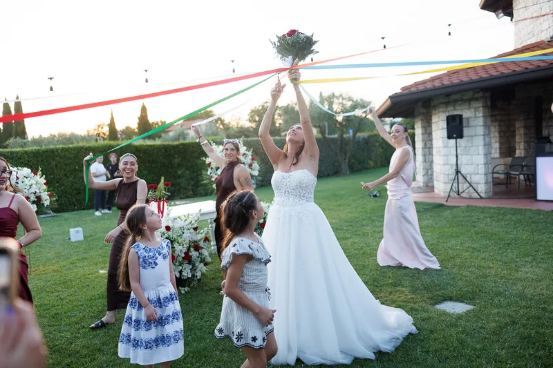 Alessia e Raffaele a Villa Giardino – la torta in giardino, foto 10