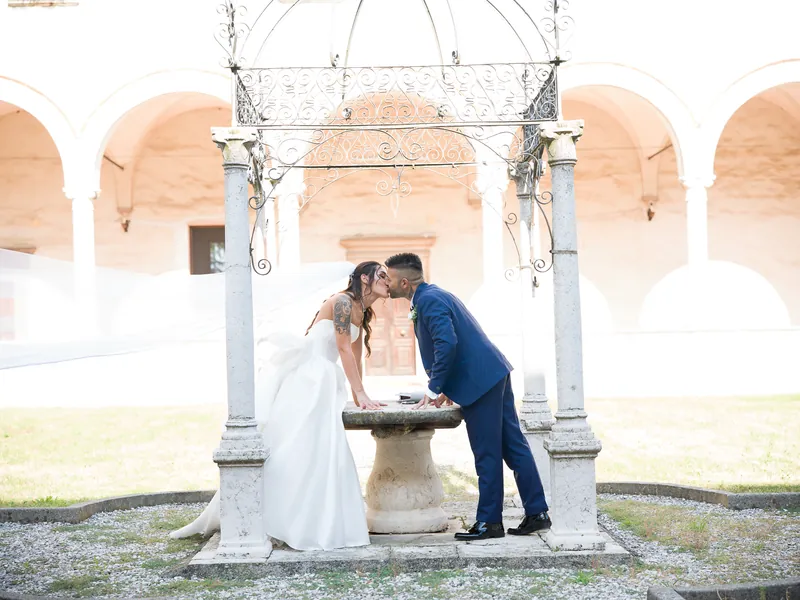 Axana e Mario a La Rocca di Rodengo – ritratti nel chiostro, foto 1