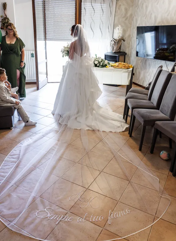 Axana e Mario a La Rocca di Rodengo – verso la chiesa, foto 1