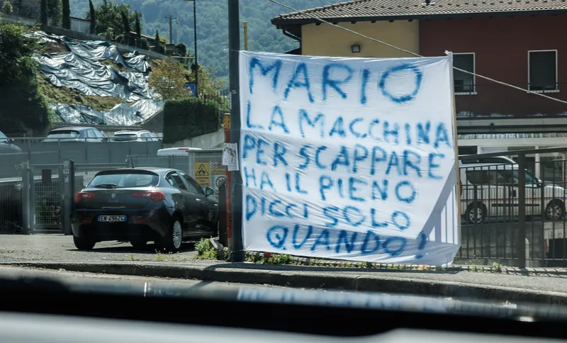 Axana e Mario a La Rocca di Rodengo – verso la chiesa, foto 4