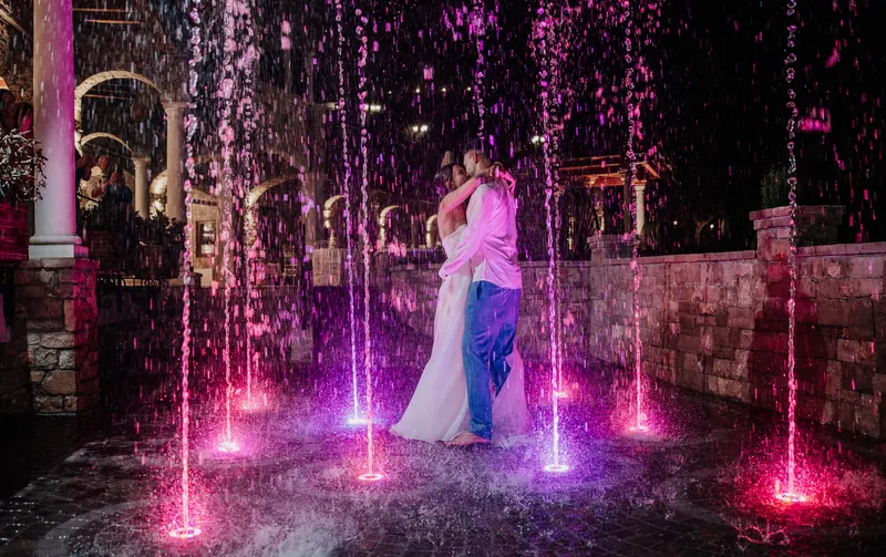 Veronica e Andrea a Le Cantorie – il bagno nelle fontane, foto 1