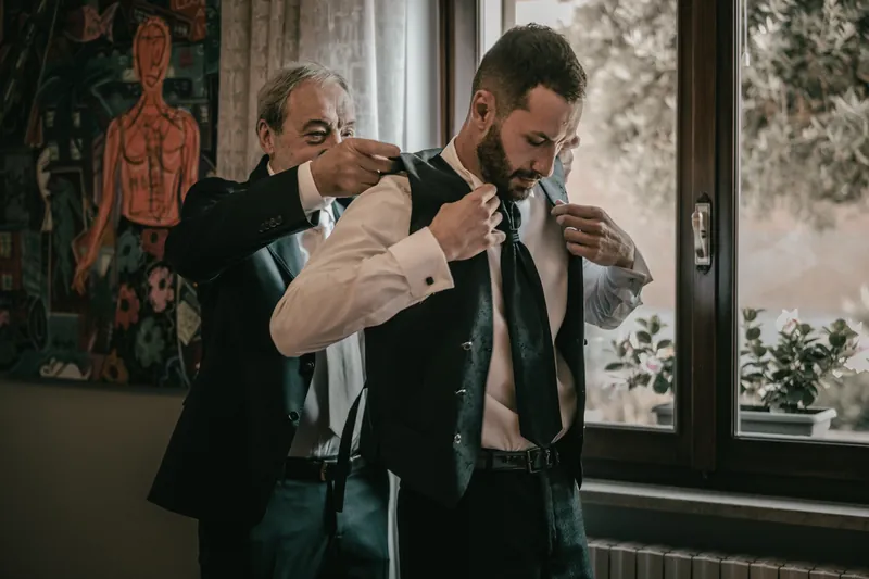 Alessandro ed Emanuela a Relais Franciacorta – lo sposo si prepara, foto 2