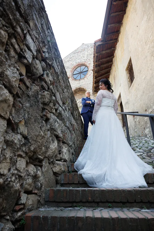Ioana e Luca a Solive Franciacorta – ritratti alla chiesetta in pietra, foto 8