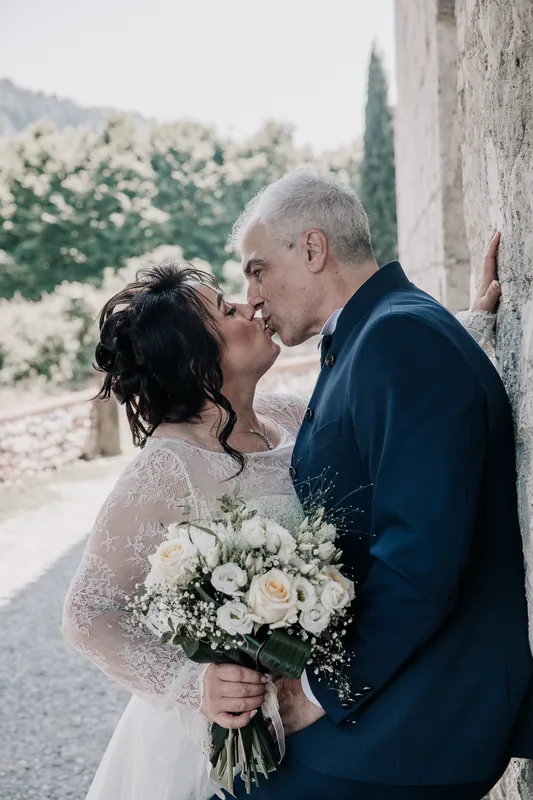 Ioana e Luca a Solive Franciacorta – ritratti alla chiesetta in pietra, foto 11