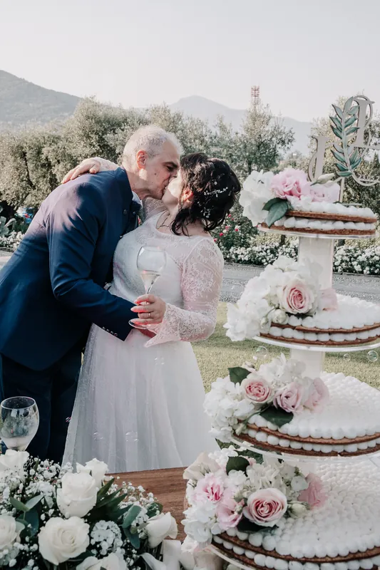 Ioana e Luca a Solive Franciacorta – torta e brindisi sul prato, foto 7