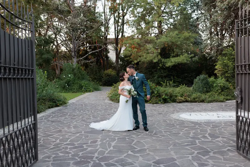 Vanessa e Alex a Villa Adele – i ritratti degli sposi, foto 5