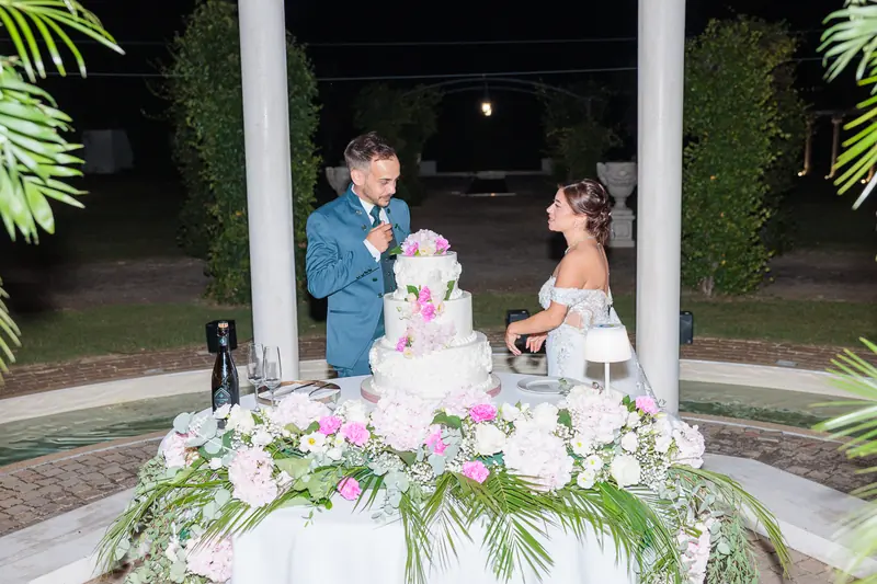 Vanessa e Alex a Villa Adele – la torta sotto il gazebo, foto 1