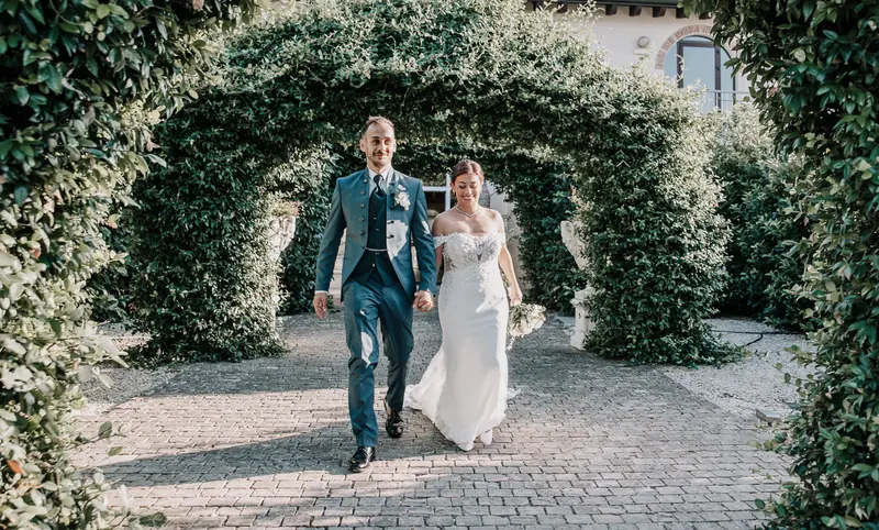 Vanessa e Alex a Villa Adele – l’uscita sotto l’arco verde, foto 3