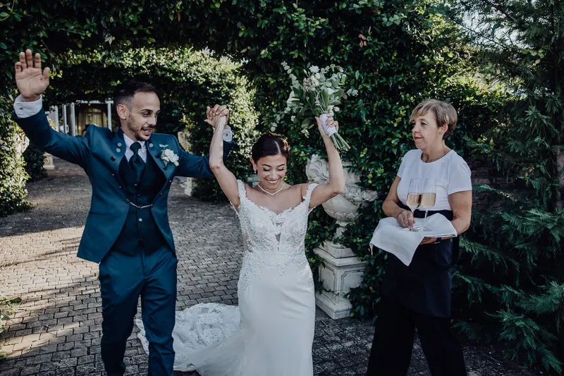 Vanessa e Alex a Villa Adele – l’uscita sotto l’arco verde, foto 4
