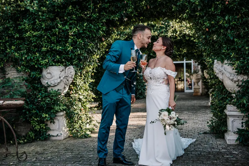 Vanessa e Alex a Villa Adele – l’uscita sotto l’arco verde, foto 6