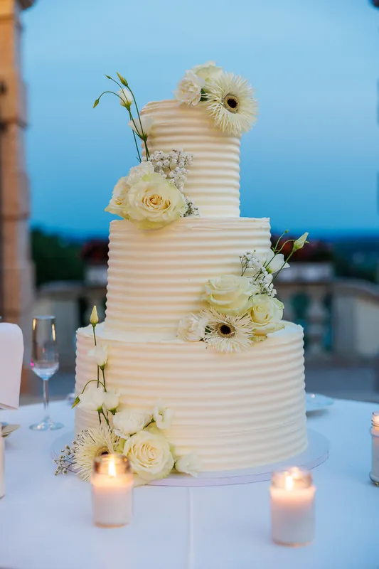 Ambra e Giuseppe a Villa Cariola – la torta sotto le luci, foto 4