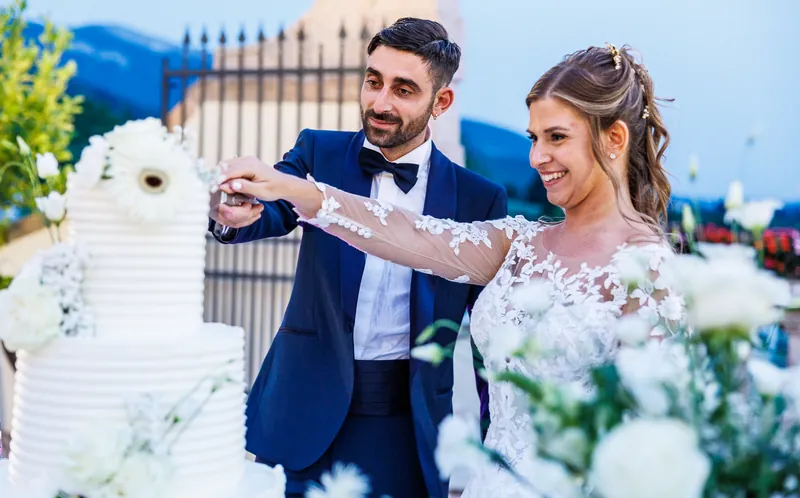 Ambra e Giuseppe a Villa Cariola – la torta sotto le luci, foto 6