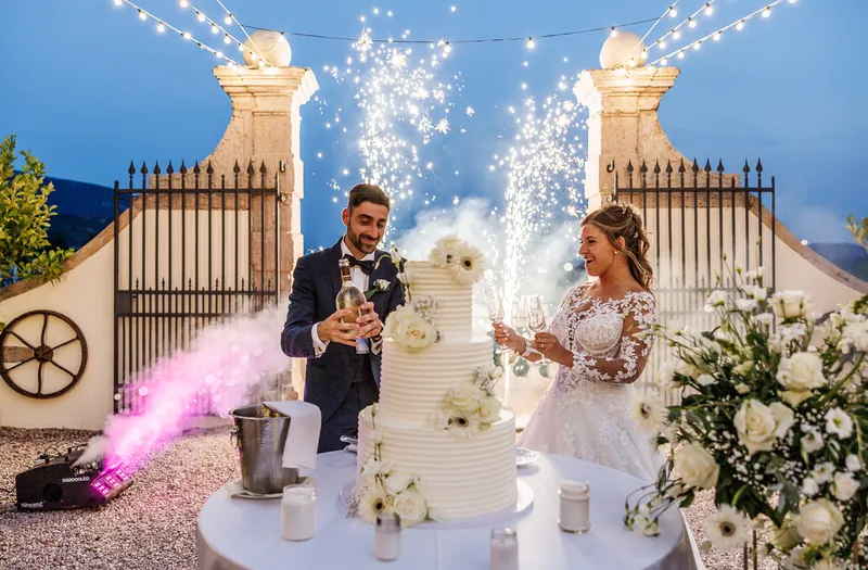 Ambra e Giuseppe a Villa Cariola – la torta sotto le luci, foto 7