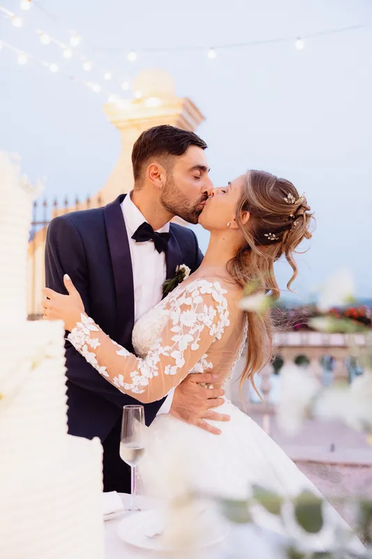 Ambra e Giuseppe a Villa Cariola – la torta sotto le luci, foto 9