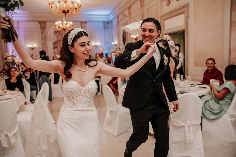 Elisa e Nicola a Villa Fenaroli – l’ingresso in sala, foto 2