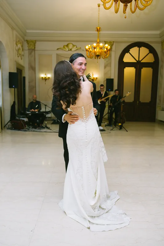 Elisa e Nicola a Villa Fenaroli – l’ingresso in sala, foto 4