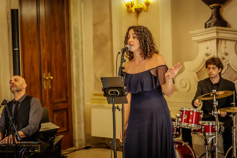 Elisa e Nicola a Villa Fenaroli – l’ingresso in sala, foto 7