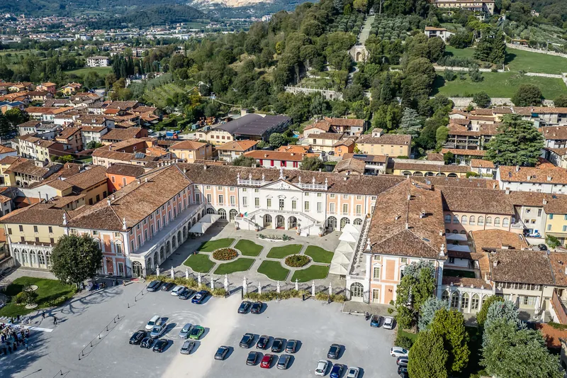 Elisa e Nicola a Villa Fenaroli – villa fenaroli dall’alto, foto 5