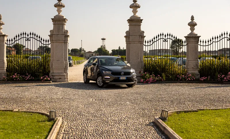 Luigi e Valentina a Villa Fenaroli – l’arrivo in villa e il brindisi, foto 1