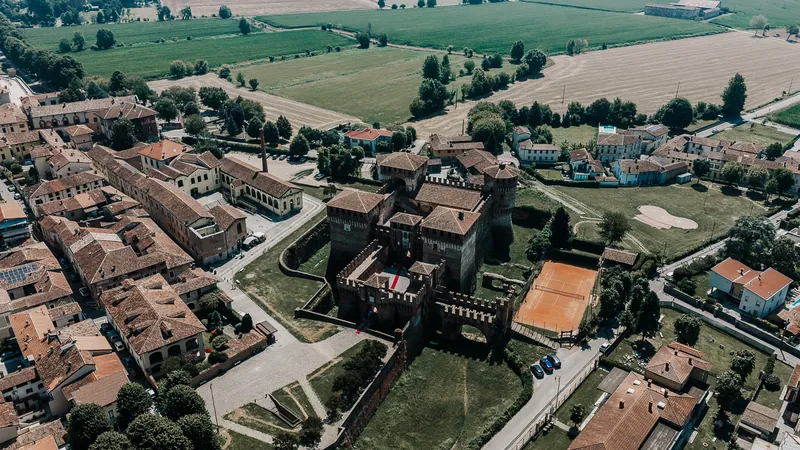 Marina e Federico a Villa Fenaroli – la cerimonia nel cortile, foto 2