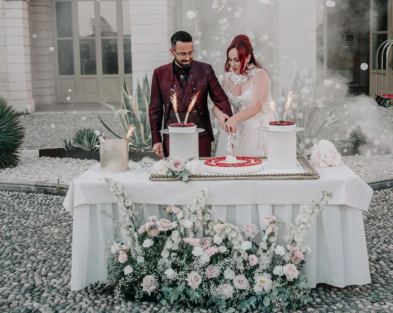 Marina e Federico a Villa Fenaroli – la torta in cortile, foto 5