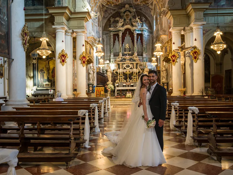 Miriam e Antonino a Villa Fenaroli – l’uscita dalla chiesa, foto 1