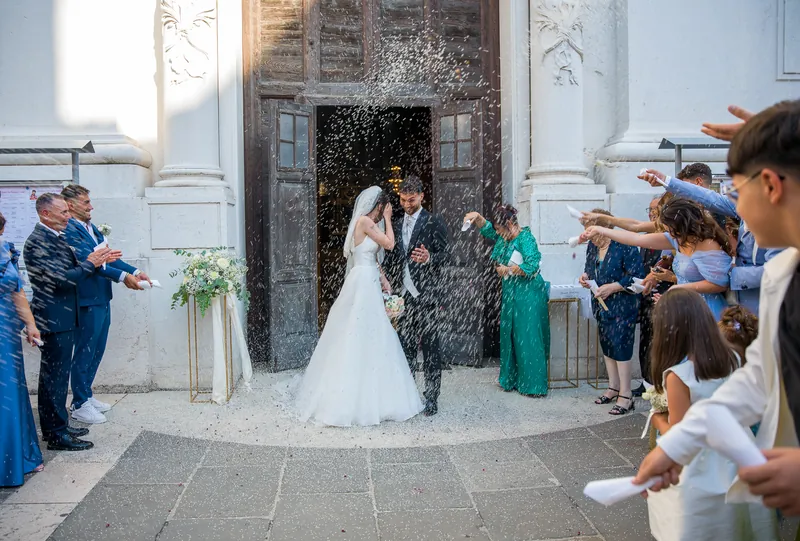 Miriam e Antonino a Villa Fenaroli – l’uscita dalla chiesa, foto 4