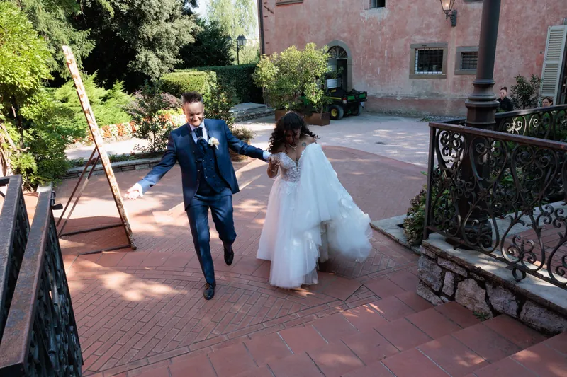 Yesmina e Alessandro a Villa Malliana – il ricevimento sotto gli alberi, foto 1
