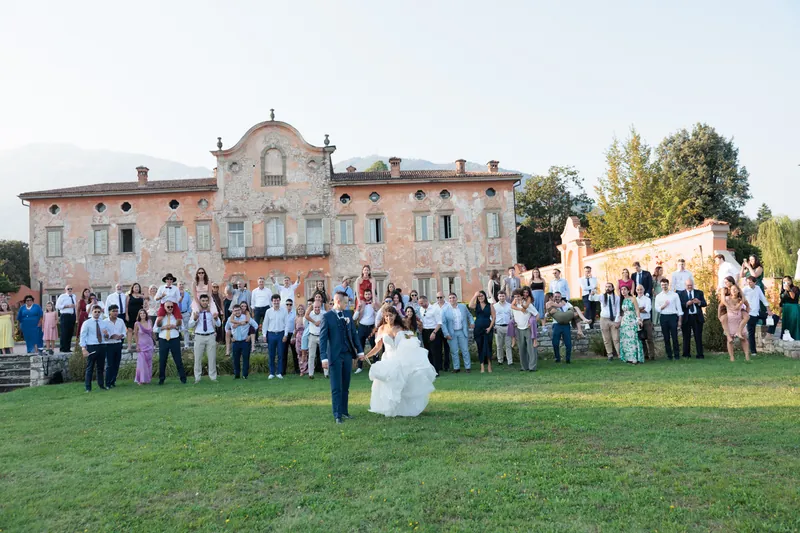 Yesmina e Alessandro a Villa Malliana – il ricevimento sotto gli alberi, foto 11