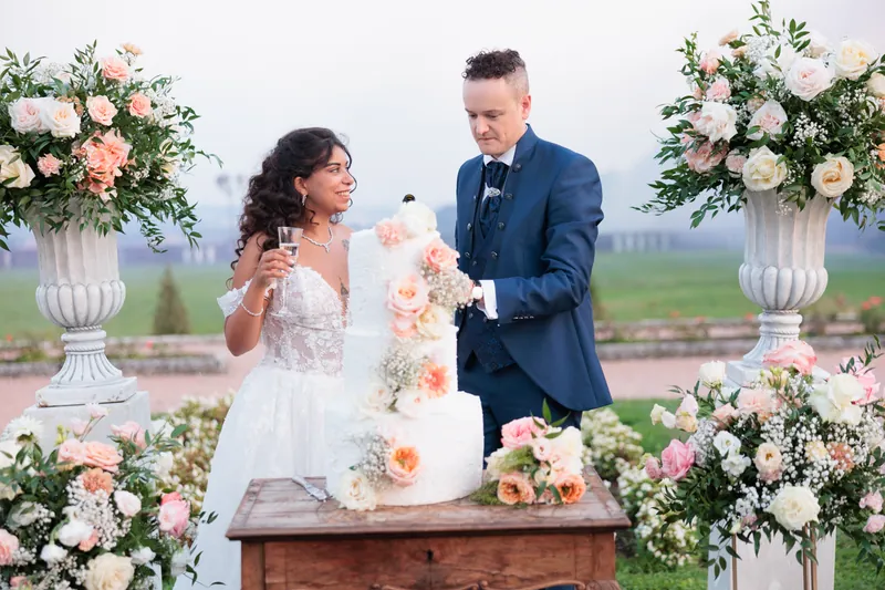 Yesmina e Alessandro a Villa Malliana – la torta sul prato, foto 5