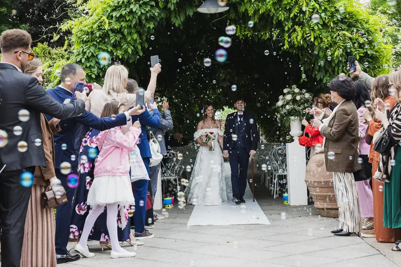 Elena e Dylan a Villa Valenca – auguri e fumogeni colorati, foto 1
