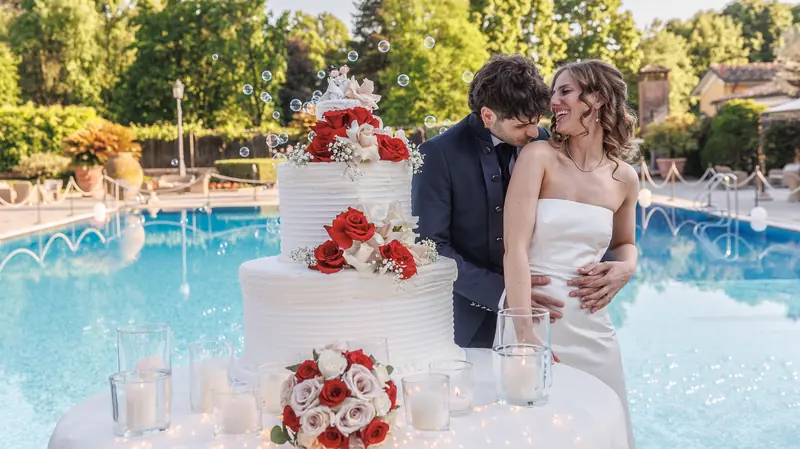Elena e Dylan a Villa Valenca – la torta a bordo piscina, foto 2