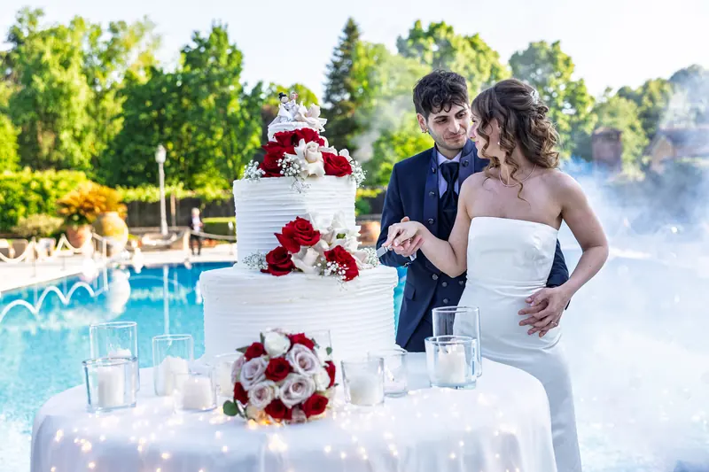 Elena e Dylan a Villa Valenca – la torta a bordo piscina, foto 3