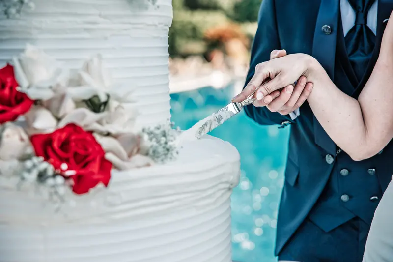 Elena e Dylan a Villa Valenca – la torta a bordo piscina, foto 4