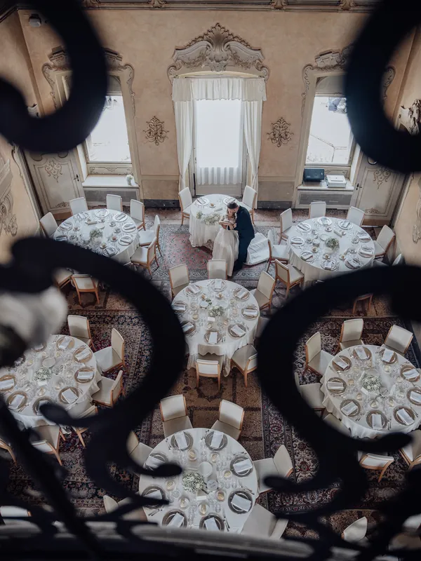 Josephine e Alex a Villa Zaccaria – l’ingresso nel salone, foto 5