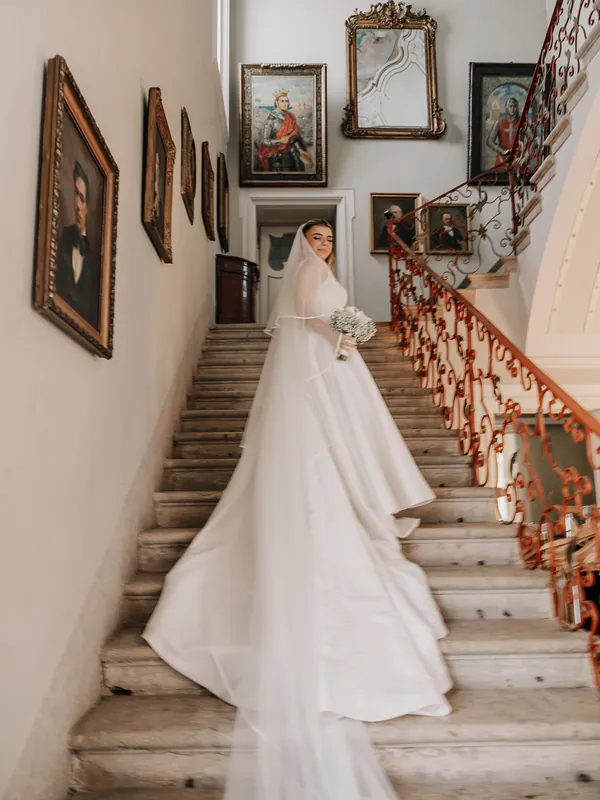 Josephine e Alex a Villa Zaccaria – l’ingresso nel salone, foto 6