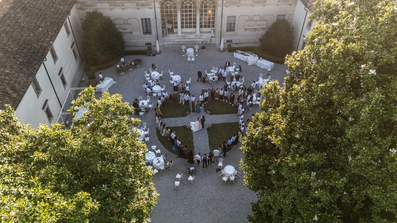 Josephine e Alex a Villa Zaccaria – confettata e torta nel cortile, foto 6