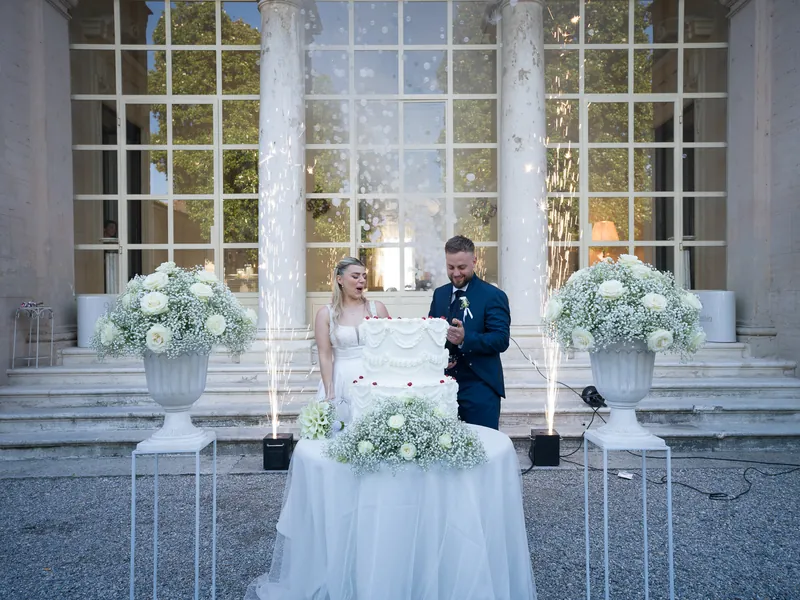 Josephine e Alex a Villa Zaccaria – confettata e torta nel cortile, foto 7